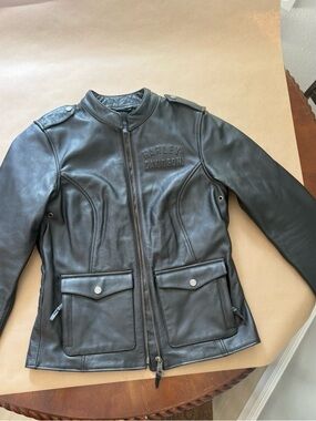 NEW Never Worn Harley-Davidson Black Women’s Leather Riding Jacket & Gloves